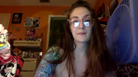 Snapshot of lillylushabae chatting on 01.09.26 hi guys im back on here 3 online show from 01.09.26