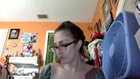 Snapshot of lillylushabae chatting on 04.15.26 hi guys im back on here 3 online show from 04.15.26