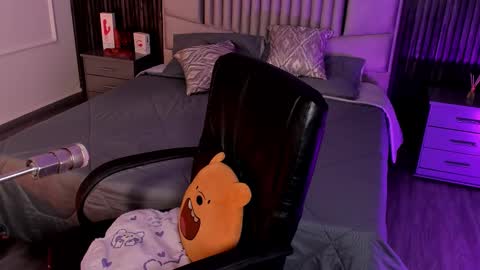 Lilly Ortiz online show from 11.07.25