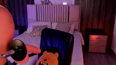 Lilly Ortiz online show from 02.04.26