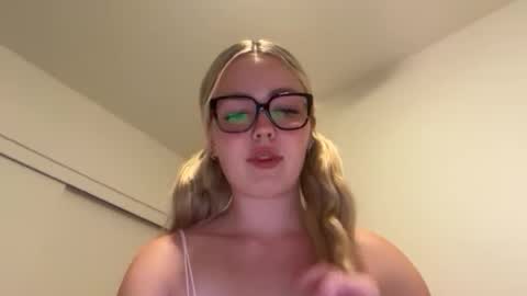 Snapshot of lillysweetsss chatting on 09.25.25 Lilly online show from 09.25.25