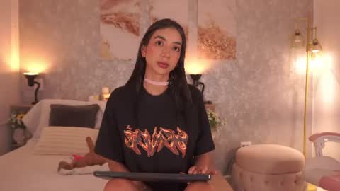 Lilly Thompson  online show from 06.10.26