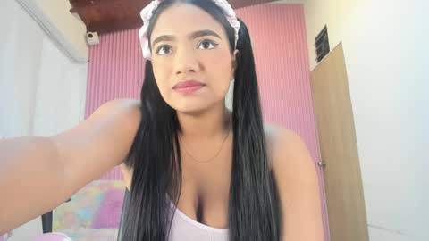 Snapshot of lillyy16 chatting on 05.19.26 lillyy16 online show from 05.19.26