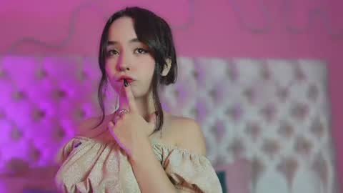 Lilou online show from 07.06.26