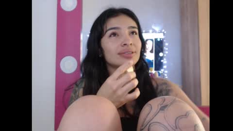 Snapshot of lilpalacio chatting on 01.05.25 lil palacio online show from 01.05.25