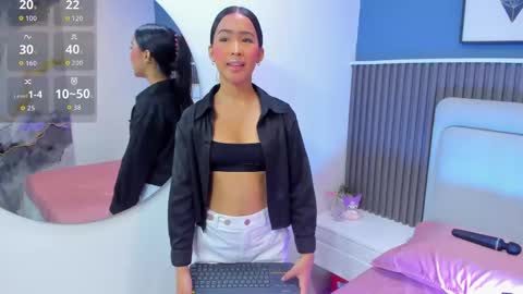 Snapshot of lily__star chatting on 11.10.25 lily online show from 11.10.25