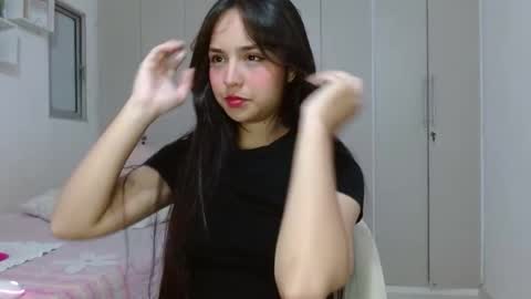 Snapshot of lily_crushx chatting on 12.01.25 Lirio online show from 12.01.25