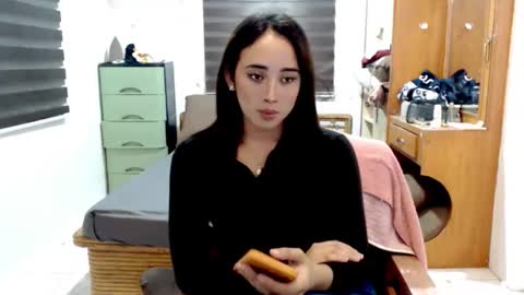 Snapshot of lily_darling chatting on 11.30.25 Lily Darling online show from 11.30.25