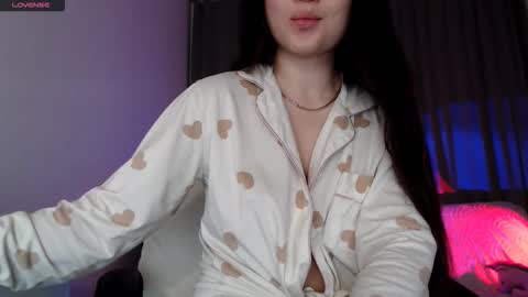 Lily Litle online show from 11.05.25