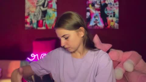 Snapshot of lily_smily chatting on 09.14.25 Lily online show from 09.14.25