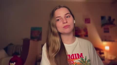 Snapshot of lily_smily chatting on 10.28.25 Lily online show from 10.28.25