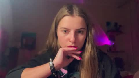 Snapshot of lily_smily chatting on 11.16.25 Lily online show from 11.16.25