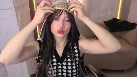 Snapshot of lily_tx chatting on 06.11.26 Follow me.. Live 730 to 1400 online show from 06.11.26