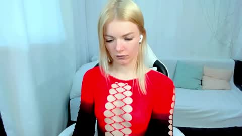 lilydavisss online show from 04.12.26