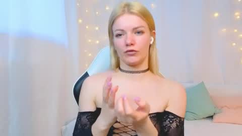 lilydavisss online show from 04.24.26