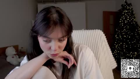 Snapshot of lilyewing_ chatting on 12.19.24 Lily online show from 12.19.24