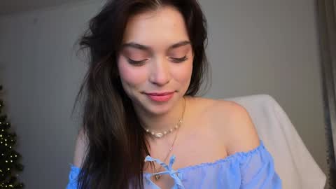 Snapshot of lilyewing_ chatting on 01.14.25 Lily online show from 01.14.25