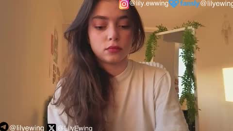 Snapshot of lilyewing_ chatting on 09.08.25 Lily online show from 09.08.25