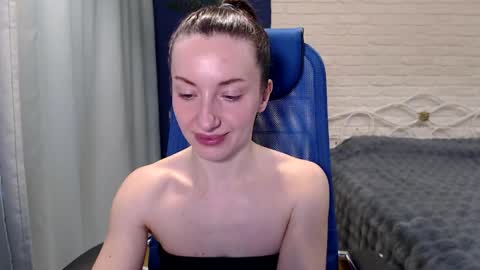 Lily online show from 04.21.26