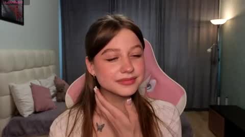 Snapshot of lilymoore69 chatting on 06.17.26 Lily online show from 06.17.26