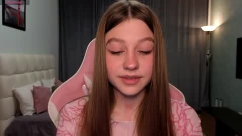 Snapshot of lilymoore69 chatting on 06.19.26 Lily online show from 06.19.26