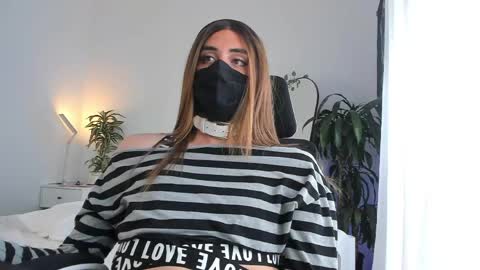 Lily Reina online show from 04.21.26