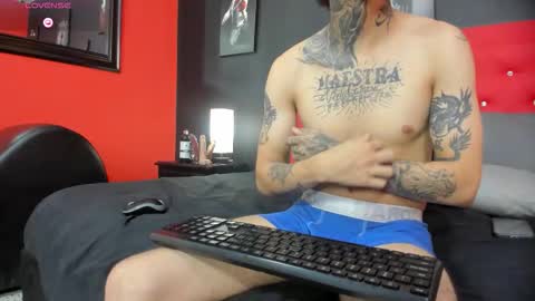 Snapshot of lilyth_adam chatting on 12.19.25 Lilythadam online show from 12.19.25