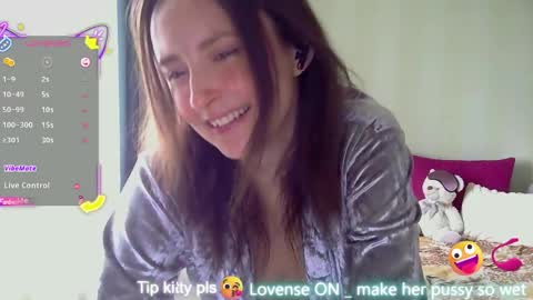 Snapshot of lilyxsky chatting on 04.10.26 LilyXSky online show from 04.10.26