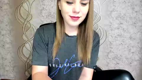 Snapshot of limebabykristi123 chatting on 11.30.25 online show from 11.30.25