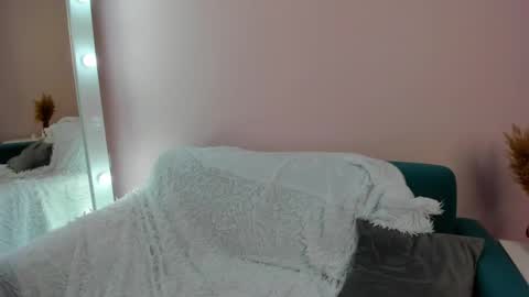 Lina blueeyed    GMT3 1100-1700 Mon Wed Thu Sat Sun online show from 01.22.25