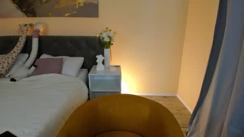 Lina blueeyed    GMT3 1100-1700 Mon Wed Thu Sat Sun online show from 09.27.25