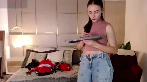 Snapshot of lina_montclair chatting on 09.23.25 Lina online show from 09.23.25