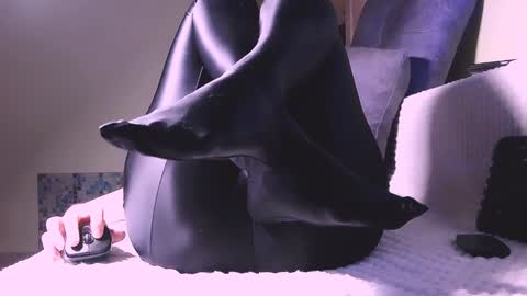 Snapshot of lina_owl chatting on 12.13.24 Lina online show from 12.13.24