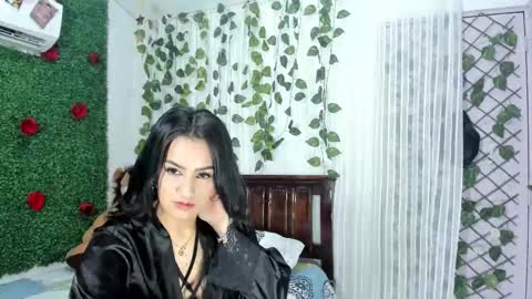 paola online show from 10.05.25