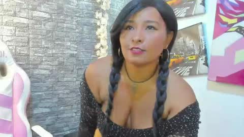 LINA SANCHEZ online show from 05.05.26