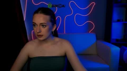 Snapshot of linaa_dolly chatting on 05.26.26 linaa_dolly online show from 05.26.26