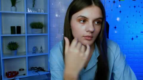 Snapshot of linaa_dolly chatting on 06.04.26 linaa_dolly online show from 06.04.26