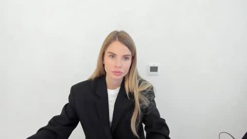 Snapshot of linabey chatting on 10.23.25 linabey online show from 10.23.25