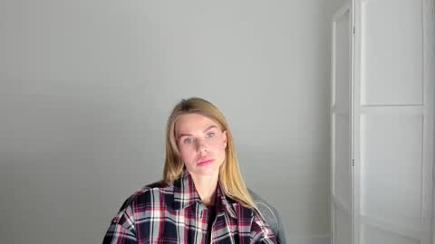 Snapshot of linabey chatting on 10.24.25 linabey online show from 10.24.25