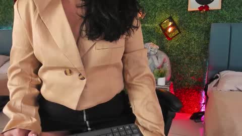 Snapshot of linagh chatting on 02.09.26 Lina online show from 02.09.26