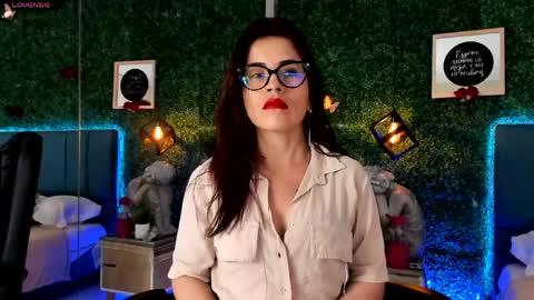 Snapshot of linagh chatting on 05.29.26 Lina online show from 05.29.26