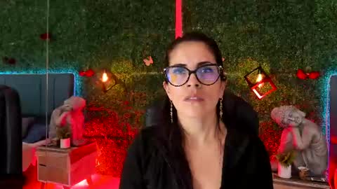 Snapshot of linagh chatting on 06.30.26 Lina online show from 06.30.26