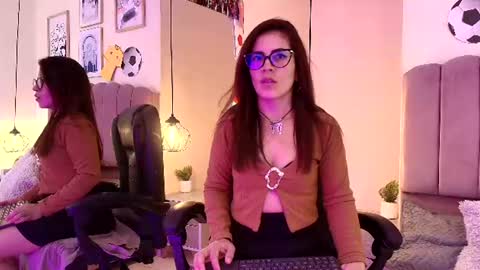 Snapshot of linagh chatting on 07.04.26 Lina online show from 07.04.26