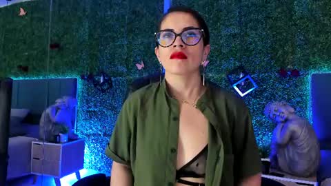 Snapshot of linagh chatting on 07.18.26 Lina online show from 07.18.26