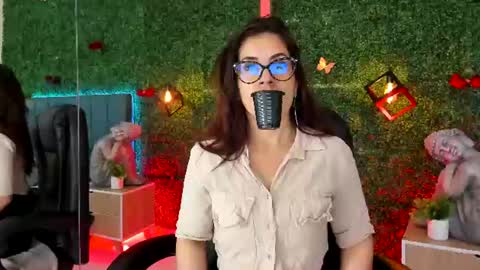 Snapshot of linagh chatting on 07.21.26 Lina online show from 07.21.26