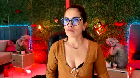 Snapshot of linagh chatting on 08.03.26 Lina online show from 08.03.26