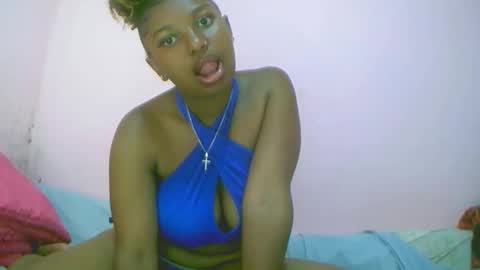 Snapshot of linah1123 chatting on 09.28.25 linah1123 online show from 09.28.25