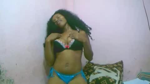 Snapshot of linah1123 chatting on 12.04.25 linah1123 online show from 12.04.25