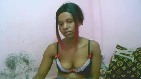 Snapshot of linah1123 chatting on 12.21.25 linah1123 online show from 12.21.25