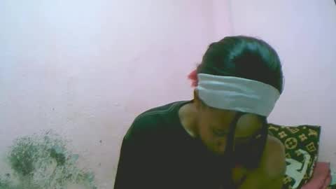 Snapshot of linah1123 chatting on 12.21.25 linah1123 online show from 12.21.25